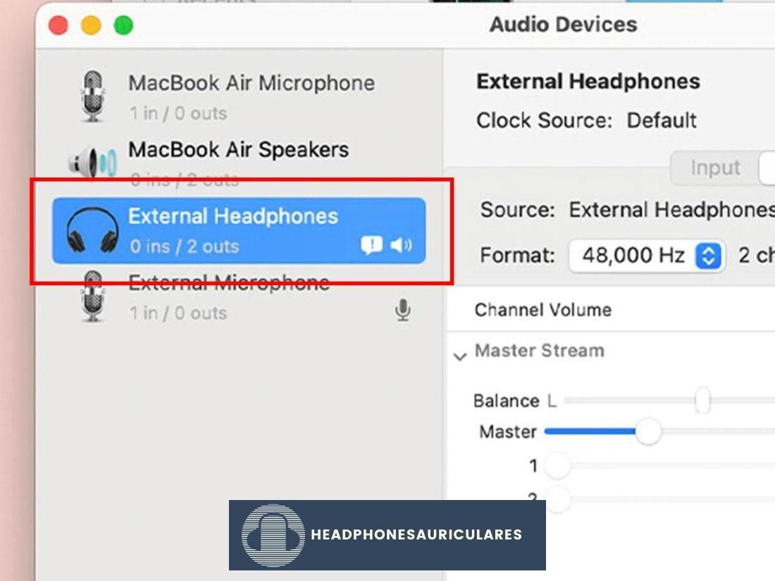 Haga clic en el icono de los auriculares para seleccionar su dispositivo de salida.