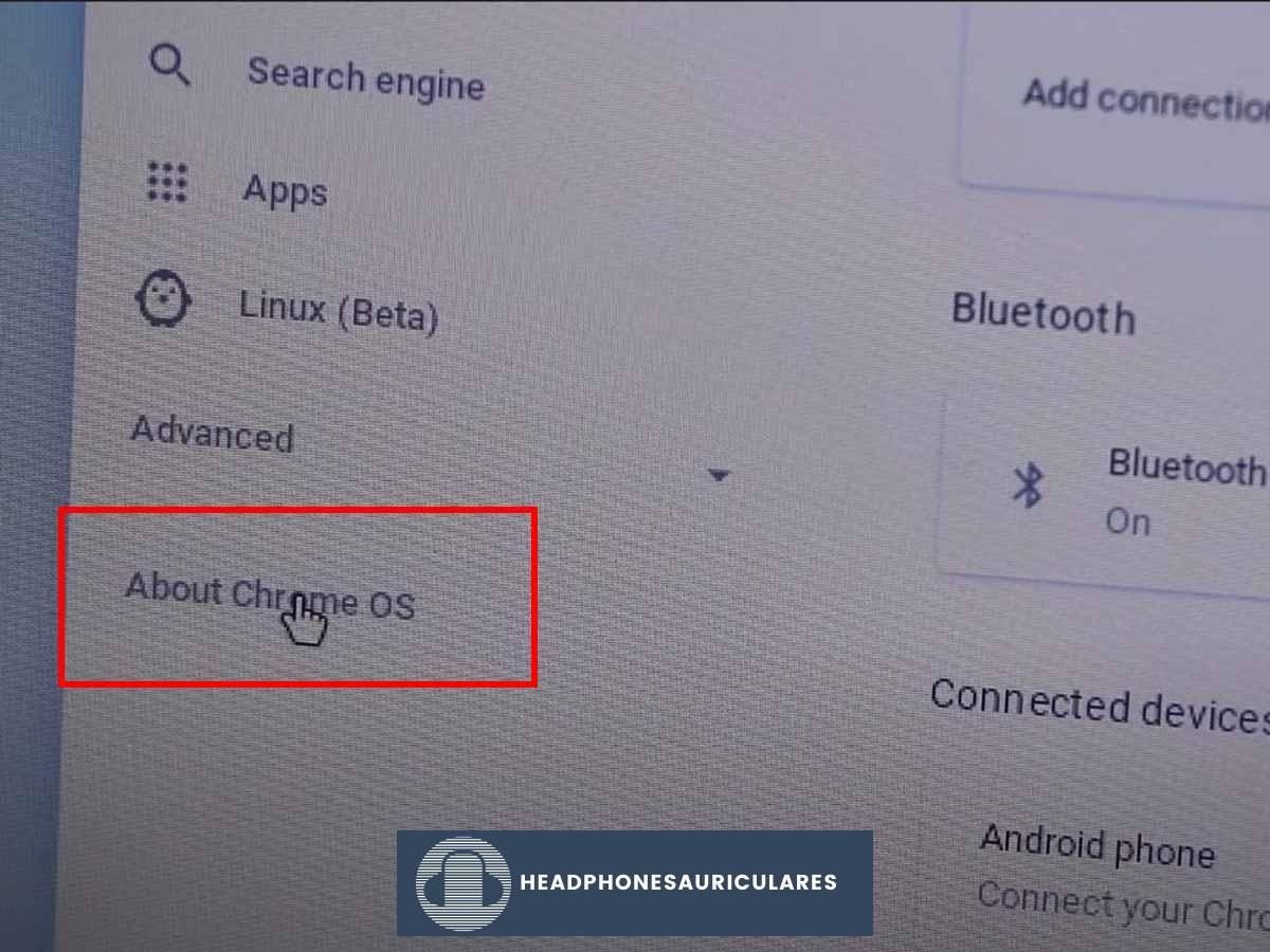 Seleccione 'Acerca de Chrome OS' para ver la versión actual de su Chromebook.  (De: Video de YouTube/Granite Park)