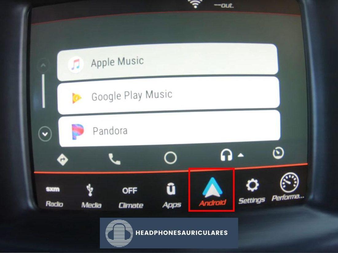Abriendo Apple Music en Android Auto (De: Youtube/J. Williams) https://www.youtube.com/watch?v=m2v6AQ_qNL0&t=57s