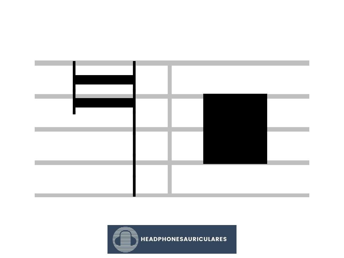 Mire de cerca el símbolo musical de nota completa larga o cuádruple