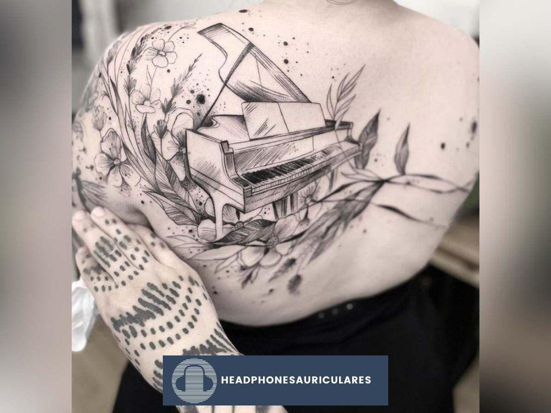 Tatuaje de piano botánico (De: Instagram/zdvyhl)