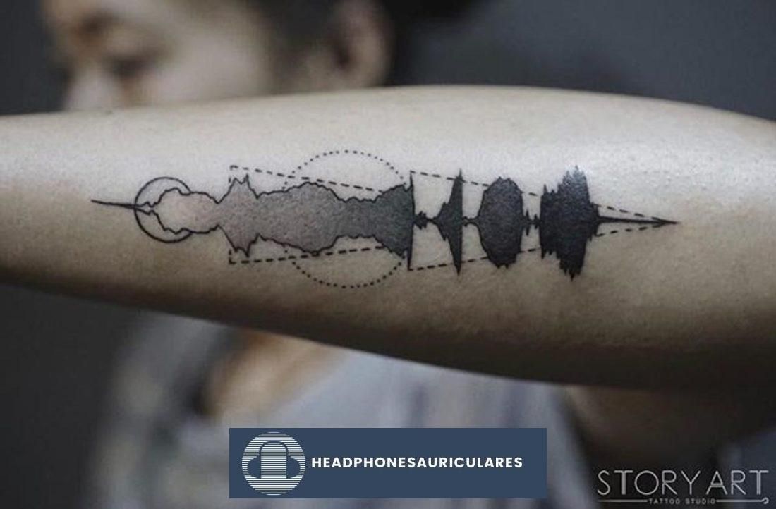 Un increíble tatuaje de onda de sonido en el brazo lateral.  (de: Twitter/StoryArt) https://twitter.com/skinmotionapp/status/1131451733882937345