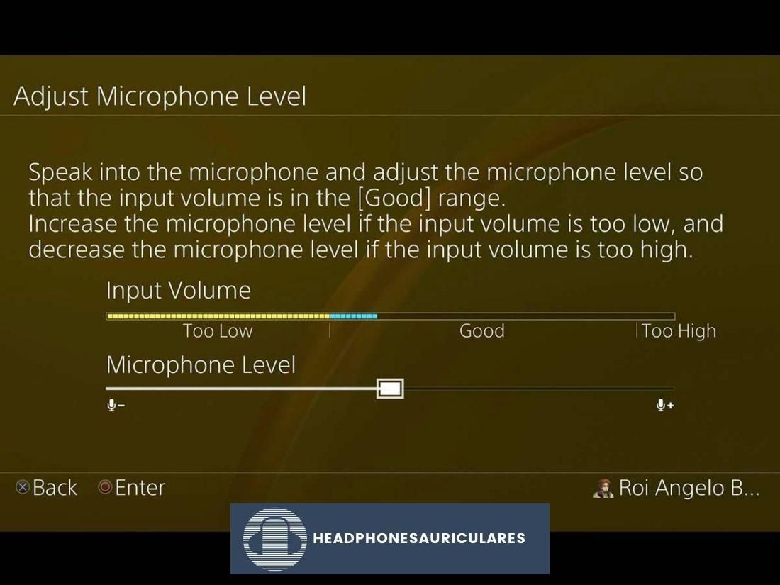 Ajuste del nivel de volumen del micrófono