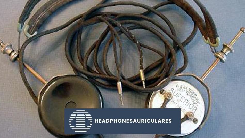 Primer par de auriculares modernos de Nathaniel Baldwin