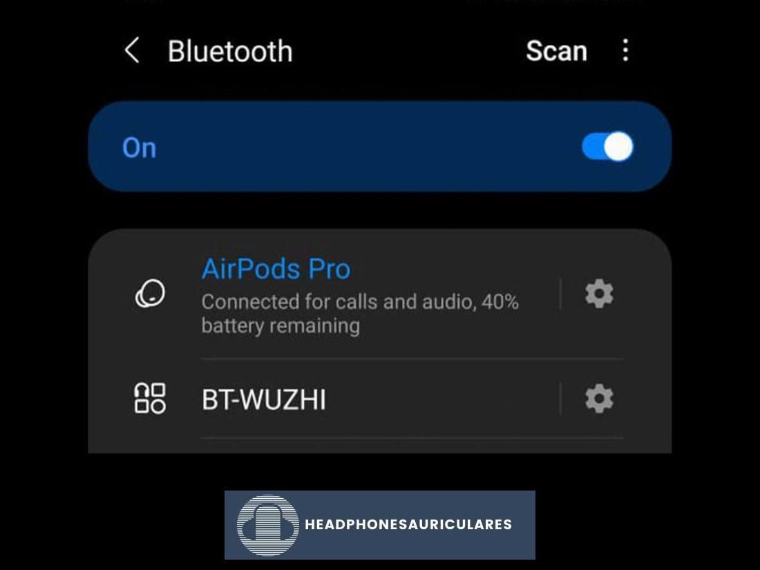 Teléfono Android conectado con AirPods