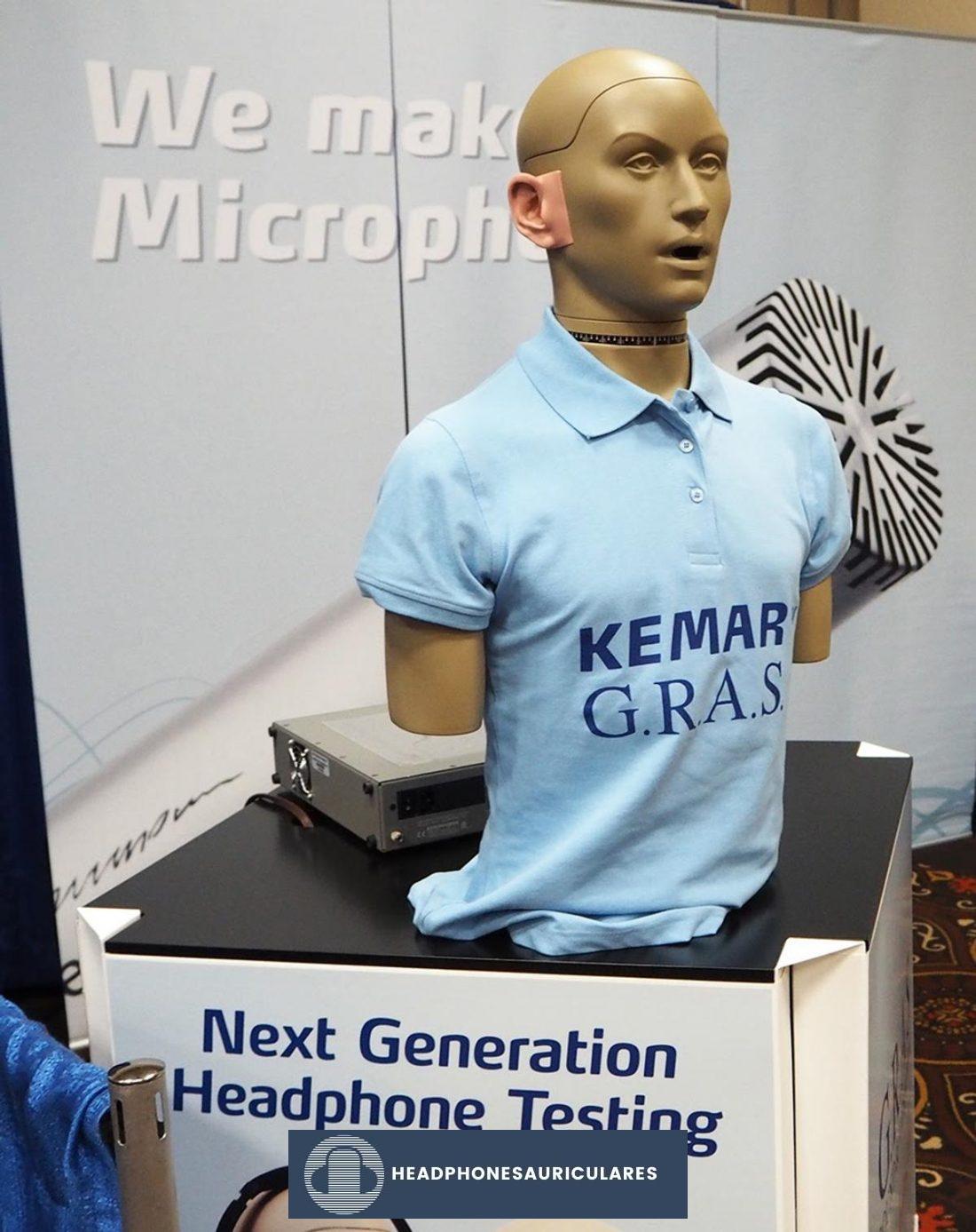 El simulador de cabeza y torso GRAS KEMAR.  (De audioxpress.com.jpg)