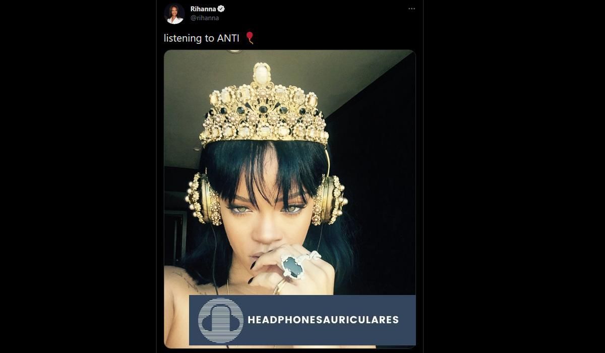 El tuit de Rihanna sobre los auriculares Crown de D&G (De: Twitter)
