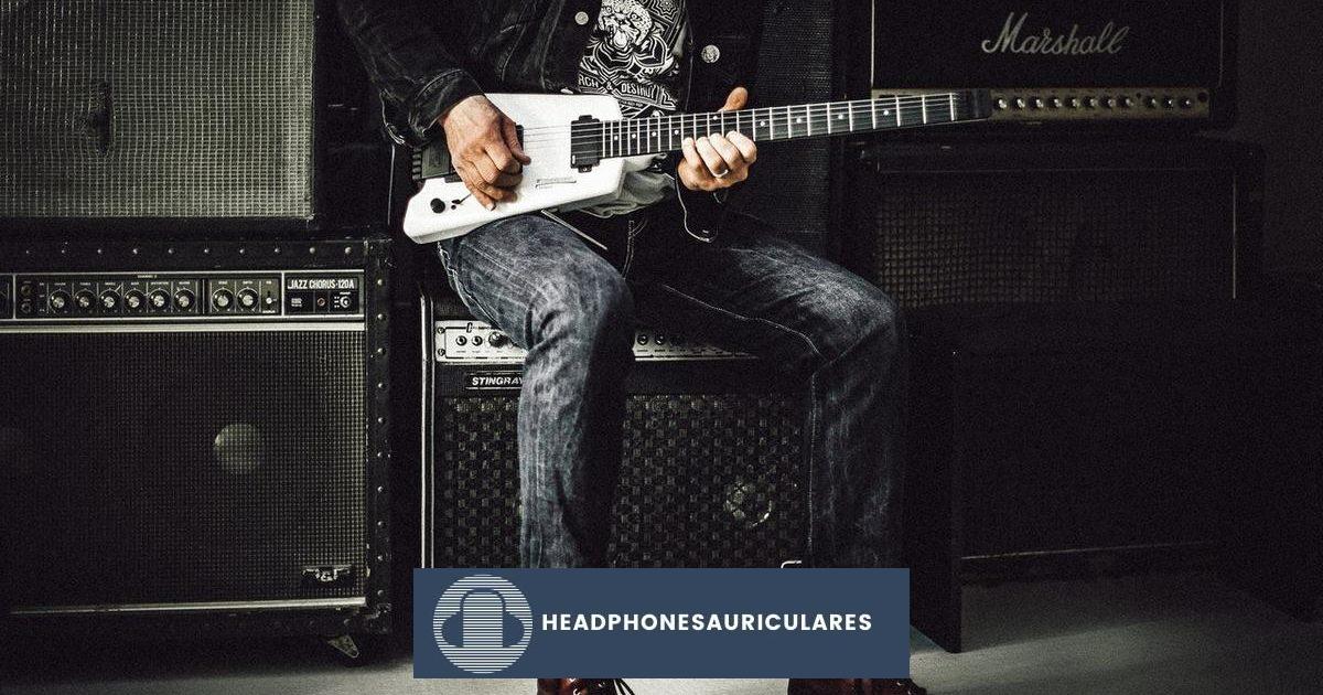 Tocar la guitarra eléctrica con auriculares usando 5 métodos rápidos y fáciles